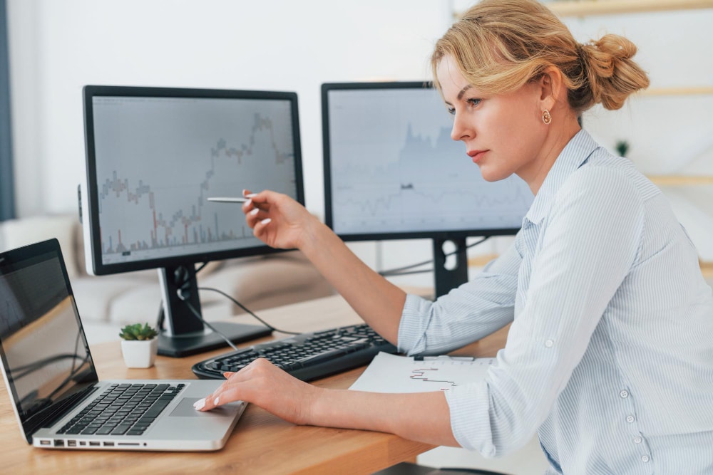 Executive virtual assistant skills remote work mastery showing professional managing virtual collaboration effectively