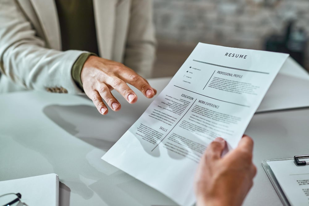 How to become executive virtual assistant resume and portfolio preparation showing professional application materials